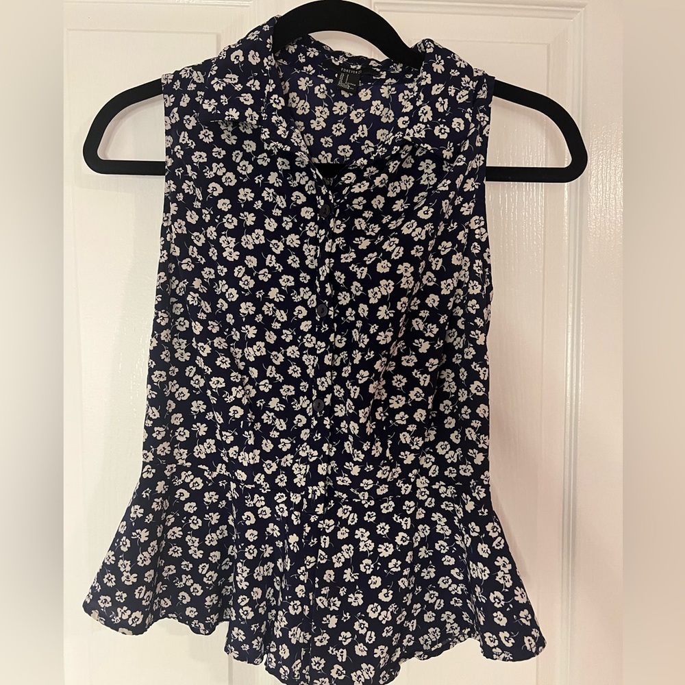 Forever 21 Navy Blue Floral Top Size Small